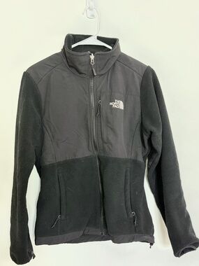 The North Face Women's Black Full-Zip Fleece Jacket